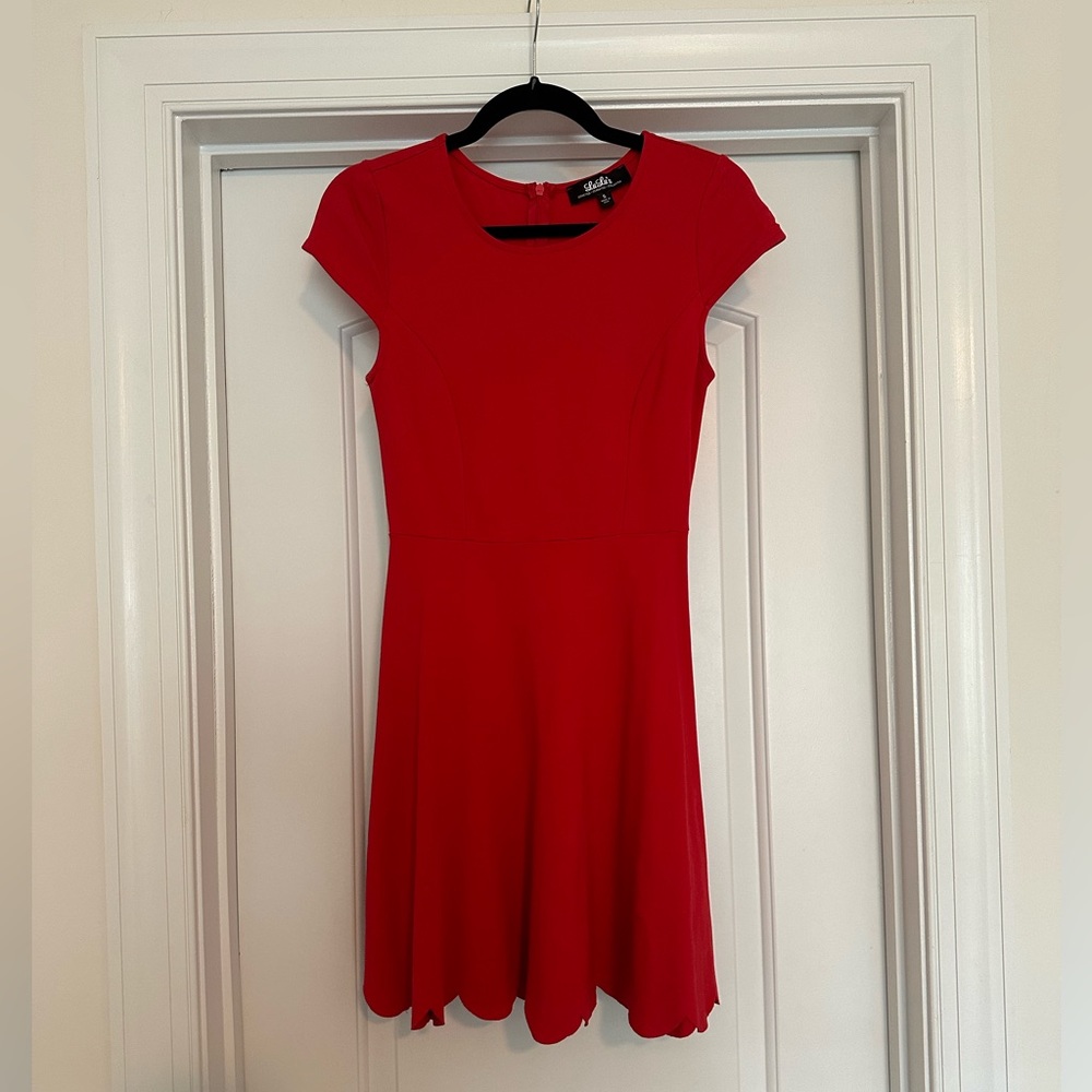 Lulus scallop bottom short sleeve skater dress
